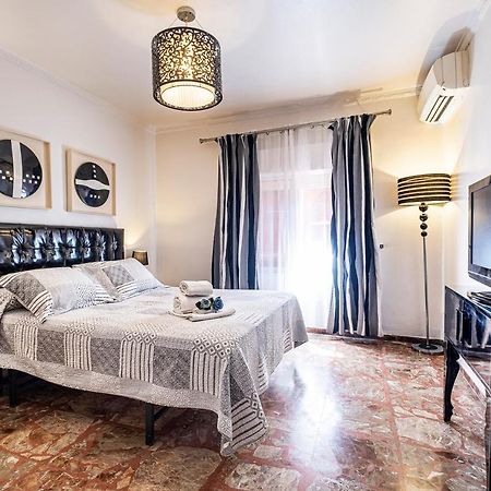 Hotel Gines ภายนอก รูปภาพ